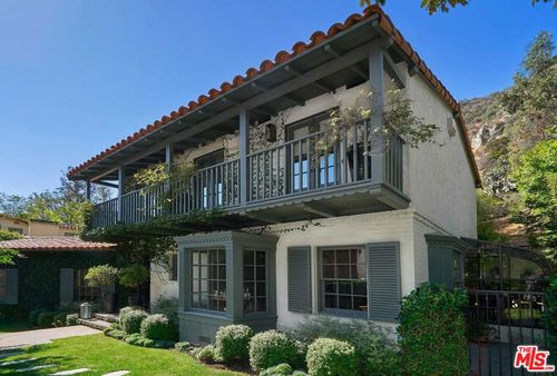 2097 Outpost Dr, LOS ANGELES, CA, 90068-3721 | Card Image