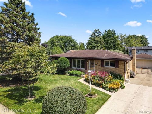 50422 Spruce Dr, Chesterfield, MI, 48047-4054 | Card Image