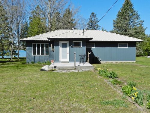 915 N Sunset Shores Dr, Lake Leelanau, MI, 49653 | Card Image