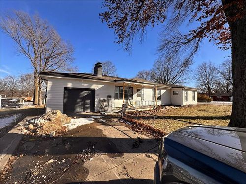 3649 S Park Ave, Independence, MO, 64052-2537 | Card Image