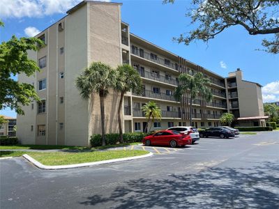 301 - 7980 Nw 50th St, Condo with 2 bedrooms, 2 bathrooms and null parking in Lauderhill FL | Image 1