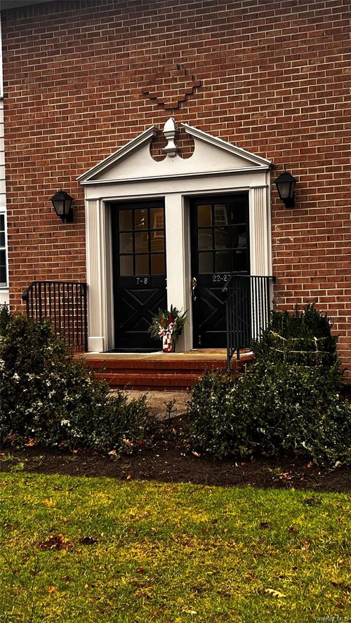 apt-8-26 Layton Ave, Southampton, NY, 11968-5152 | Card Image