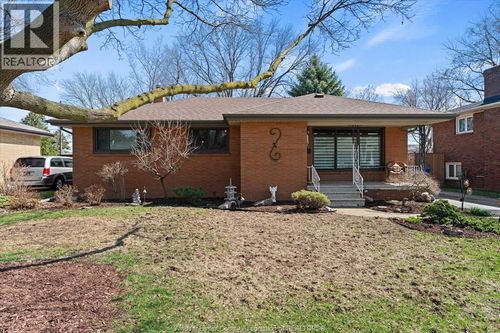2840 Avondale Ave, Windsor, ON, N9E1X2 | Card Image