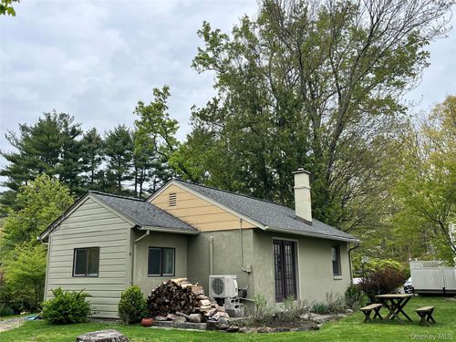 4 Fairview Dr, Tomkins Cove, NY, 10986-1608 | Card Image