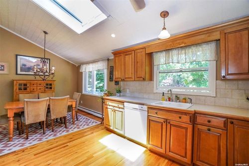 35 40th St, Islip, NY, 11751-1125 | Card Image