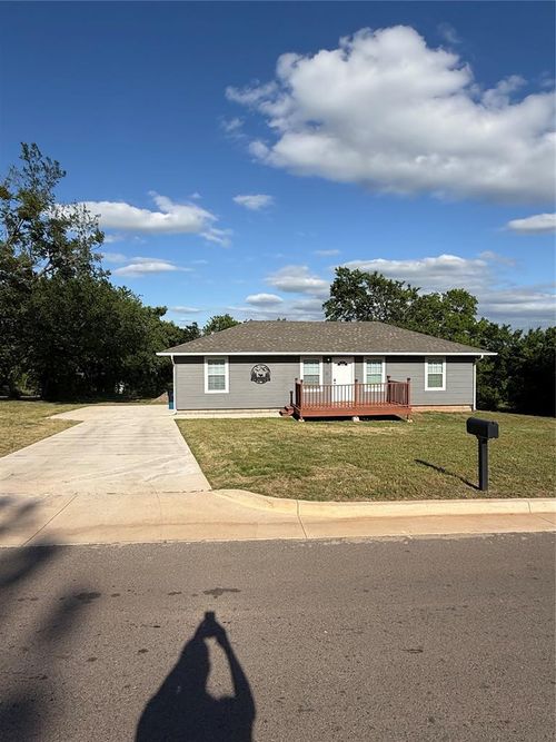 824 Bennett Blvd, Chandler, OK, 74834-4024 | Card Image