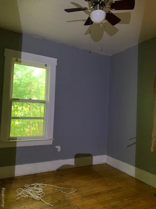 3821 W Court St, Flint, MI, 48532-3838 | Card Image