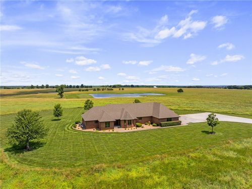 1001 E Park Rd, Garnett, KS, 66032-1915 | Card Image