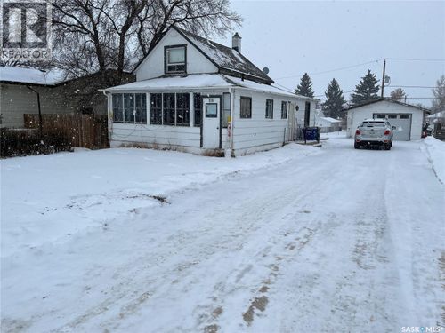 219 1st Ave, Gravelbourg, SK, S0H1X0 | Card Image