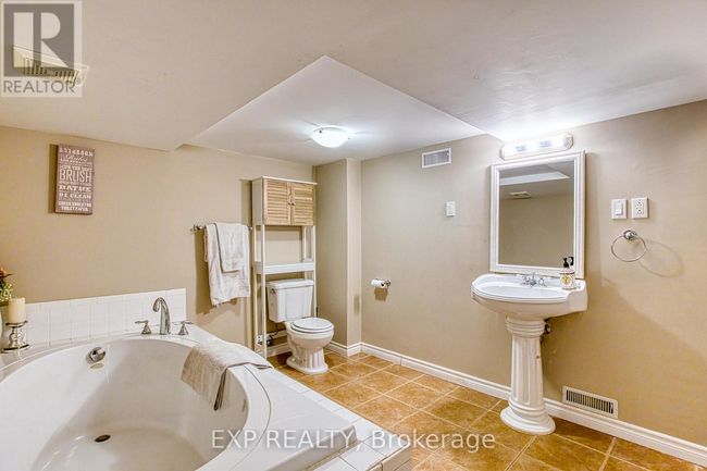 4382 Central Avenue, House other with 5 bedrooms, 2 bathrooms and 5 parking in Lincoln (Beamsville) ON | Image 29