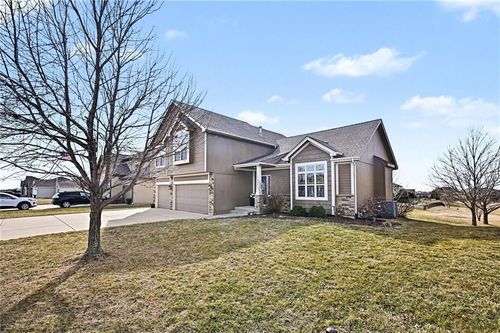17802 Grey Hawke Rdg, Smithville, MO, 64089-9409 | Card Image