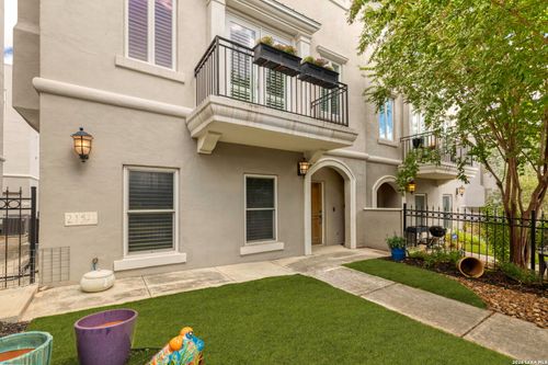 215 E Mulberry Ave, San Antonio, TX, 78212-3042 | Card Image