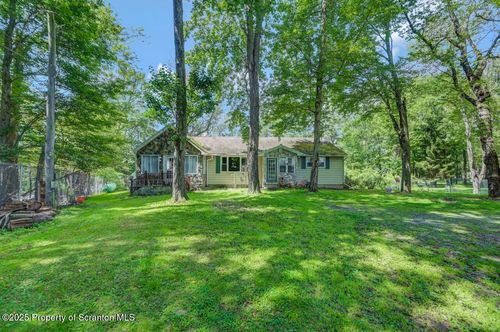 31 N 4th St, Gouldsboro, PA, 18424-8860 | Card Image