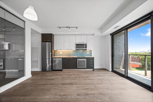 707-109 Vaughan Rd, York, ON, M6C0B1 | Card Image