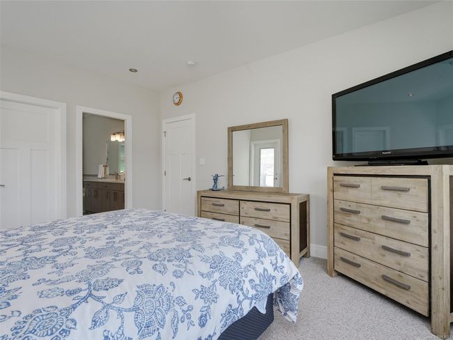 Ensuite & walk in closet | Image 13