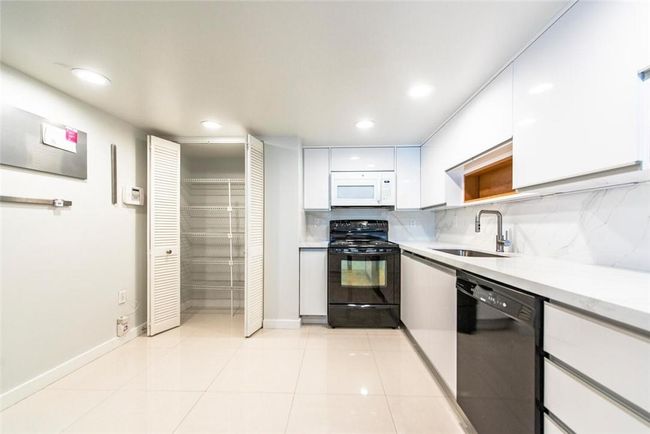 574 - 574 Nw 97 Th Ave, Townhouse with 3 bedrooms, 3 bathrooms and null parking in Plantation FL | Image 5