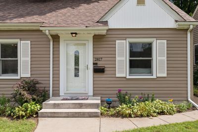 Front of home | Image 3