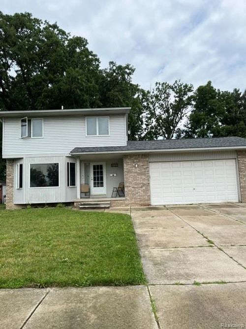 19169 Hazelwood St, Roseville, MI, 48066-3042 | Card Image