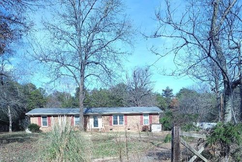 5200 Robinwood Dr, Charlotte, NC, 28215-8005 | Card Image