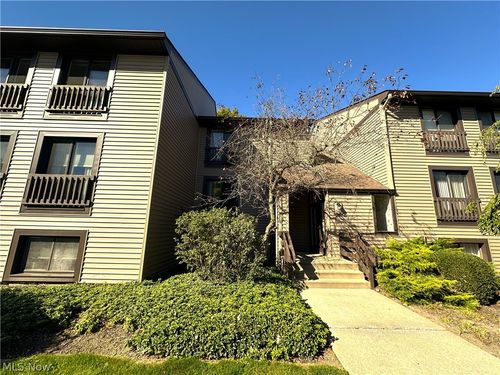 1105 Canyon View Rd, Northfield, OH, 44067-2298 | Card Image