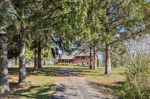 3988740 Amber Ln, Ixonia, WI, 53036-9608 | Card Image