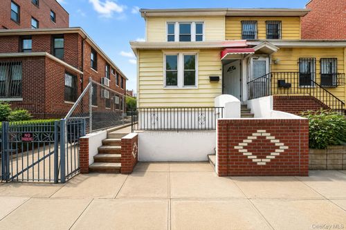4043 69th St, Woodside, NY, 11377-3835 | Card Image
