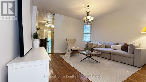 7 Badgerow Ave, Toronto, ON, M4M1T9 | Card Image
