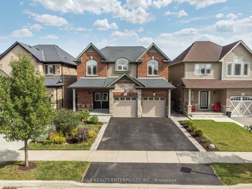 8 Thornbury Crt, Stoney Creek, ON, L8J0G7 | Card Image