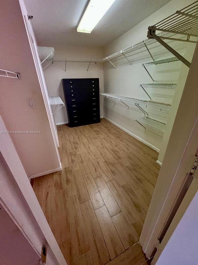 APT-2001 - 4000 Towerside Ter, Condo with 2 bedrooms, 2 bathrooms and null parking in Miami FL | Image 33