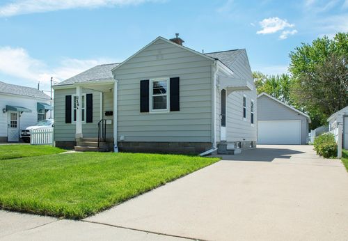 1136 Cornwall Ave, Waterloo, IA, 50702 | Card Image
