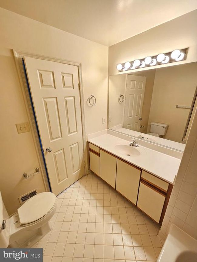 19165 Highstream Dr, Townhouse with 3 bedrooms, 4 bathrooms and null parking in GERMANTOWN MD | Image 19