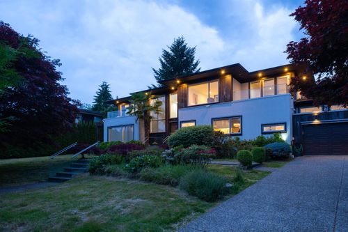 985 Eyremount Dr, West Vancouver, BC, V7S2B4 | Card Image