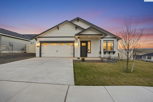 7369 W 25th Ave, Kennewick, WA, 99338-2585 | Card Image