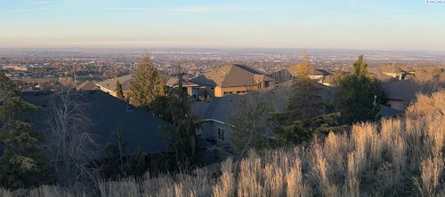 3716 W 49th Ave, Kennewick, WA, 99337-8003 | Card Image