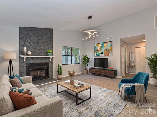 633 Pennwood Lane, Charlotte, NC, 28215 | Card Image