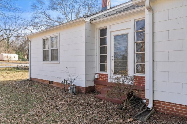 left side, 1 bedroom | Image 22
