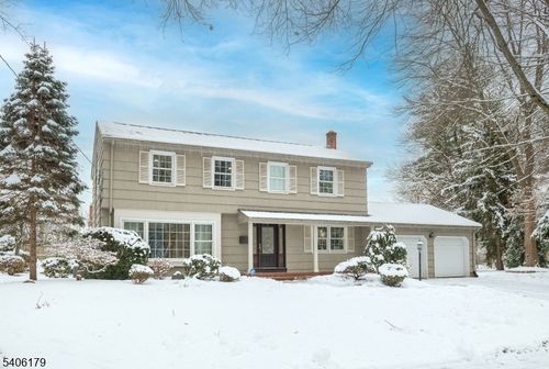 18 Vermont Dr, Paramus, NJ, 07652-2323 | Card Image