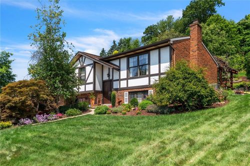 646 Ray Dr, Carnegie, PA, 15106-1808 | Card Image