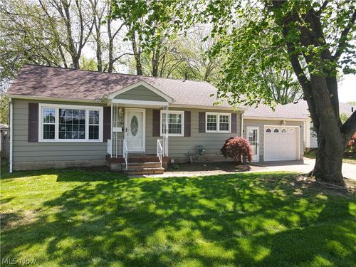 147 Central Dr, Amherst, OH, 44001-1601 | Card Image