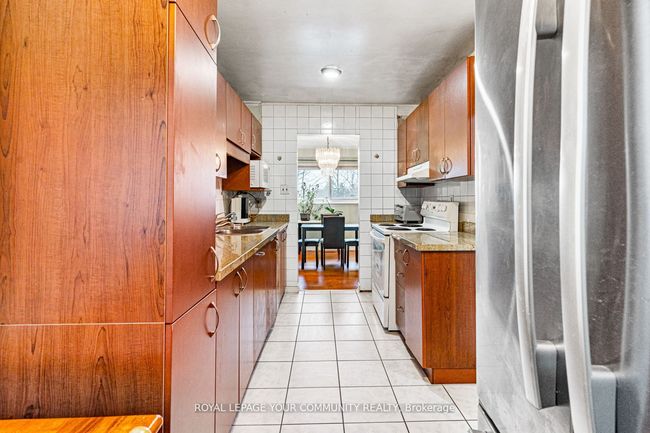 336 Fleetwood Cres, Condo with 3 bedrooms, 2 bathrooms and 1 parking in Brampton ON | Image 12