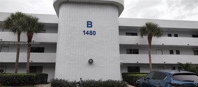 13B - 1480 Sheridan, Condo with 2 bedrooms, 2 bathrooms and null parking in Hollywood FL | Image 2