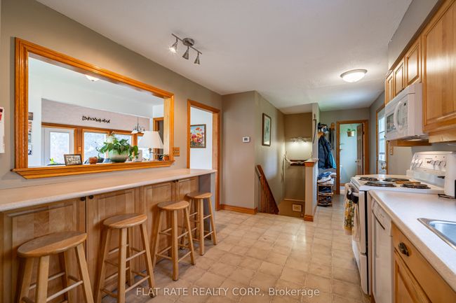 610 Brick Rd, House other with 3 bedrooms, 2 bathrooms and 6 parking in Ennismore ON | Image 9