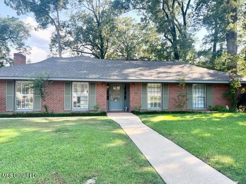 35 Oakhurst Dr, Natchez, MS, 39120-3705 | Card Image