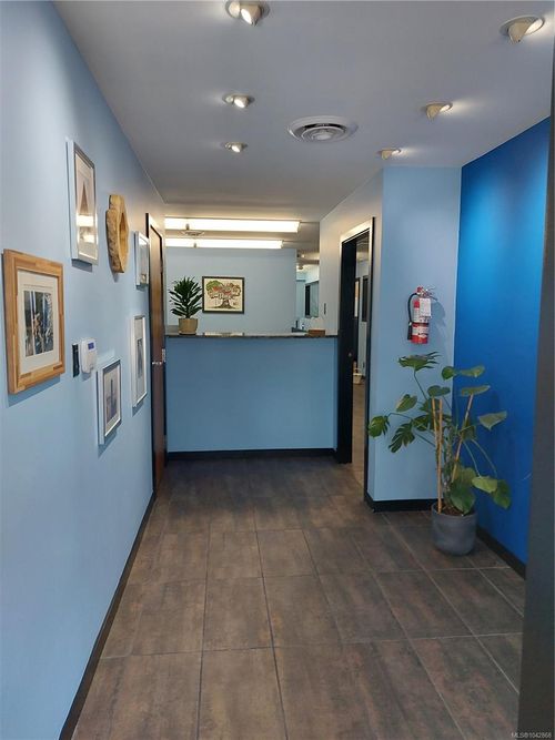 120-4252 Commerce Cir, Saanich, BC, V8Z4M2 | Card Image