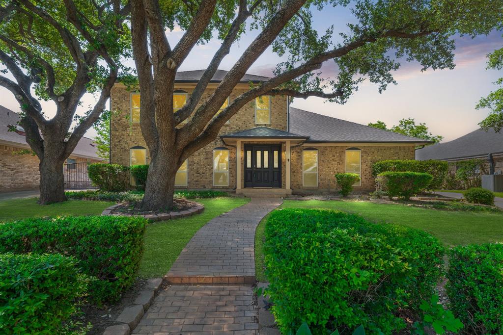 Hinsdale Dr, Arlington, TX 76006