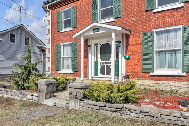 11 Water St, House other with 3 bedrooms, 2 bathrooms and 2 parking in Newburgh ON | Image 4
