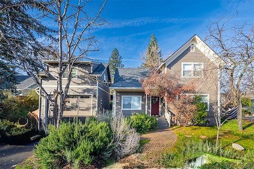 563 Rock St, Ashland, OR, 97520-1636 | Card Image