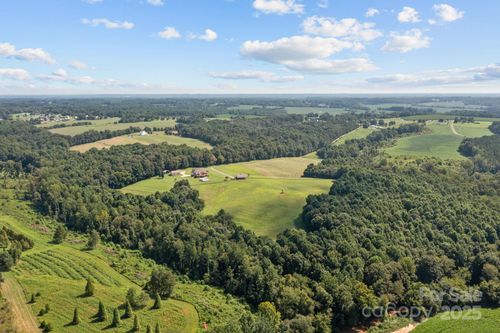 861 Tabor Rd, Olin, NC, 28660-8913 | Card Image