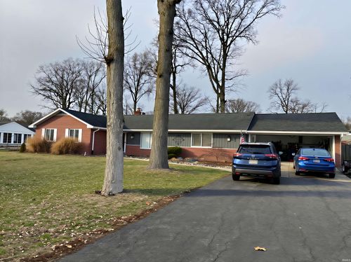 826 Orlando Dr, Fort Wayne, IN, 46825-4036 | Card Image