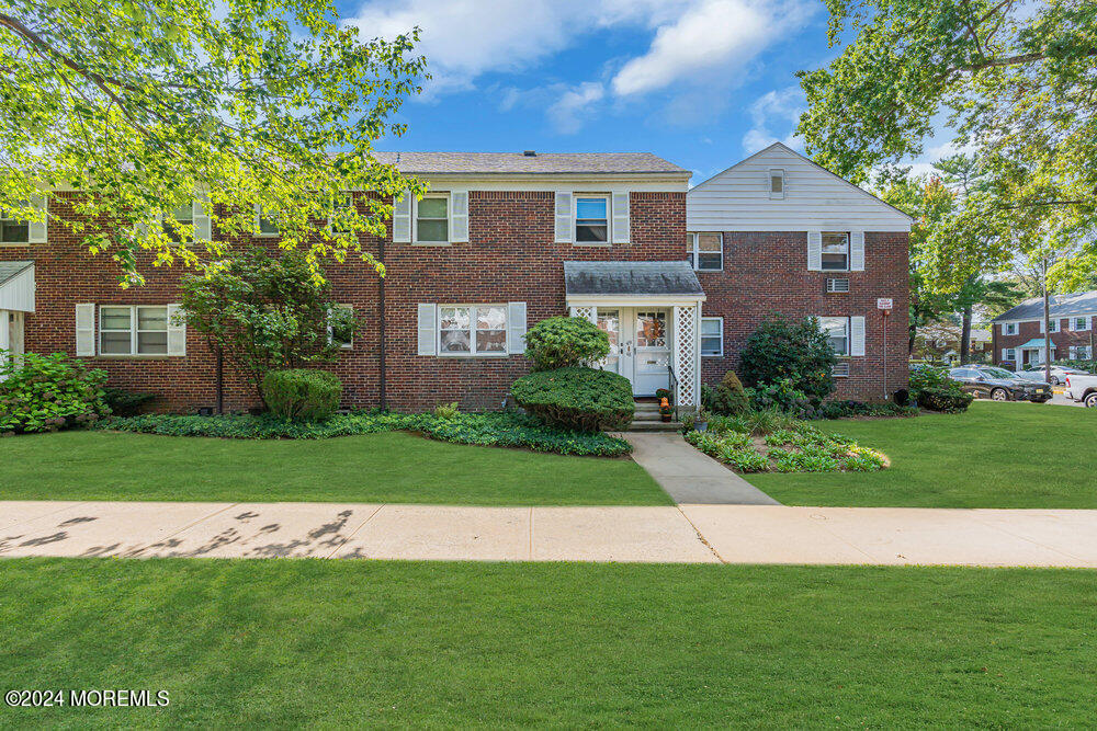 Manor Dr, Red Bank, NJ 07701